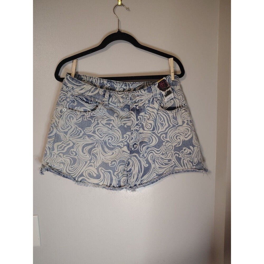 NB NWT High Rise Swirl Print Denim Shorts - frayed hem w/ 1" slits on the sides - Picture 4 of 11